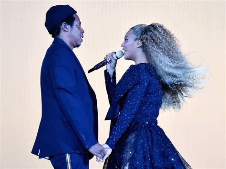 Beyonce & Jay-Z Sharing A Moment Onstage