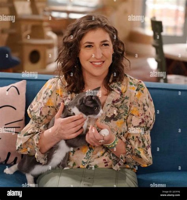 CALL ME KAT: Mayim Bialik. CALL ME KAT will have a special series premiere Sunday, Jan. 3 (8:00-8:30 PM ET/PT), following the NFL ON FOX doubleheader. The series then makes its time period premiere Thursday, Jan. 7 (9:00-9:30 PM ET/PT) on FOX. &copy;2020 FOX MEDIA LLC. Cr. Cr: Lisa Rose/FOX.