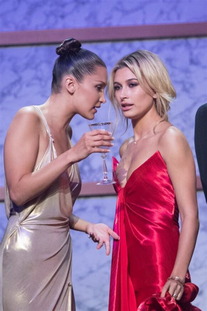 Hailey Baldwin Bella Hadid