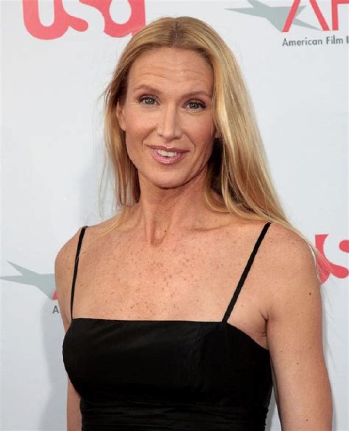 Kelly Lynch