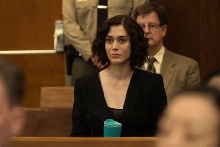 Lizzy Caplan as Alex Forrest and Joshua Jackson as Dan Gallagher in Fatal Attraction streaming on Paramount+ 2022. Photo credit: Monty Brinton/Paramount+
