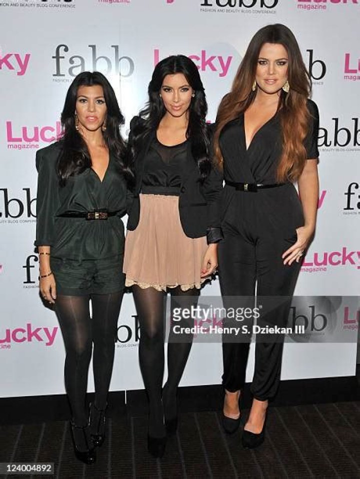 New York, NY - Kourtney Kardashian stuns while heading to a Met Gala afterparty with Travis Barker in New York.Pictured: Kourtney Kardashian, Travis BarkerBACKGRID USA 2 MAY 2022 BYLINE MUST READ: JosiahW / BACKGRIDUSA: +1 310 798 9111 / : +44 208 344 2007 / *UK Clients - Pictures Containing ChildrenPlease Pixelate Face Prior To Publication*